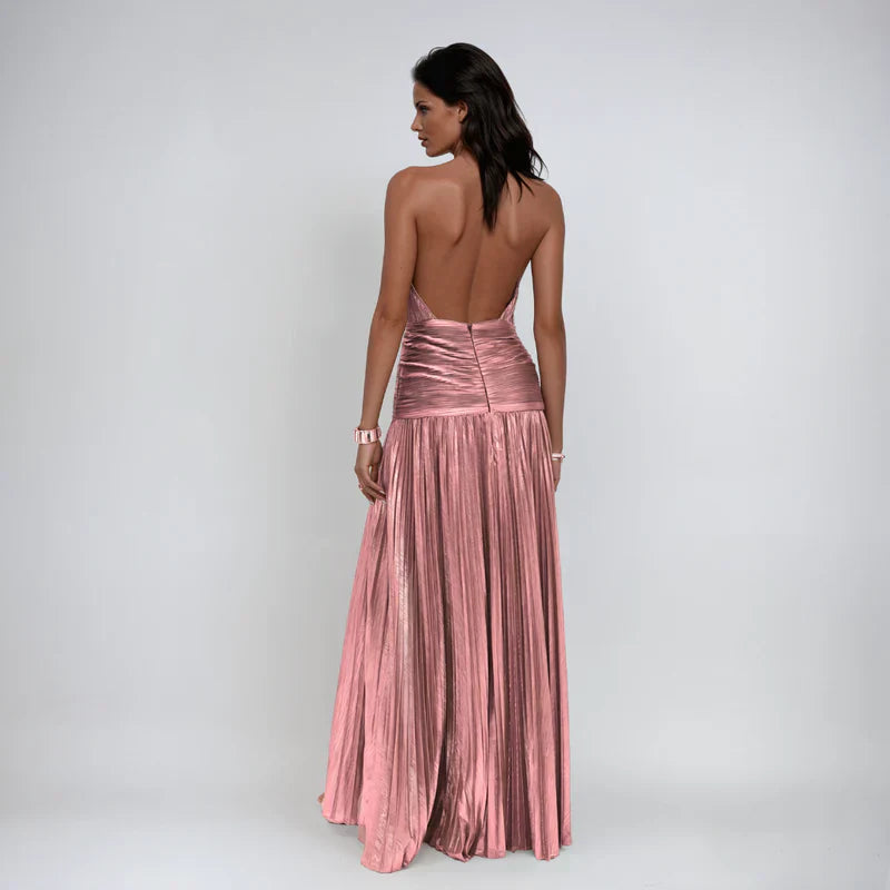 Emma | Vestido Halter con Espalda Abierta y Acabado Metálico