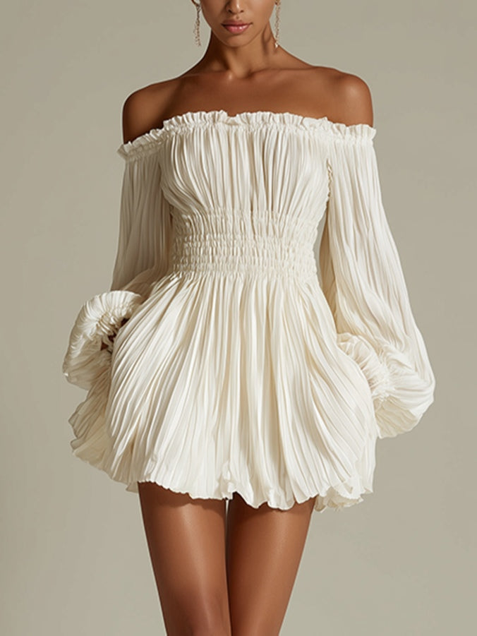 Mini vestido blanco de hombros descubiertos con fruncido en la cintura