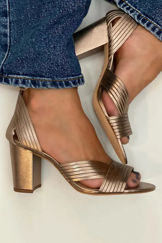 Sandalias oro con tira al tobillo