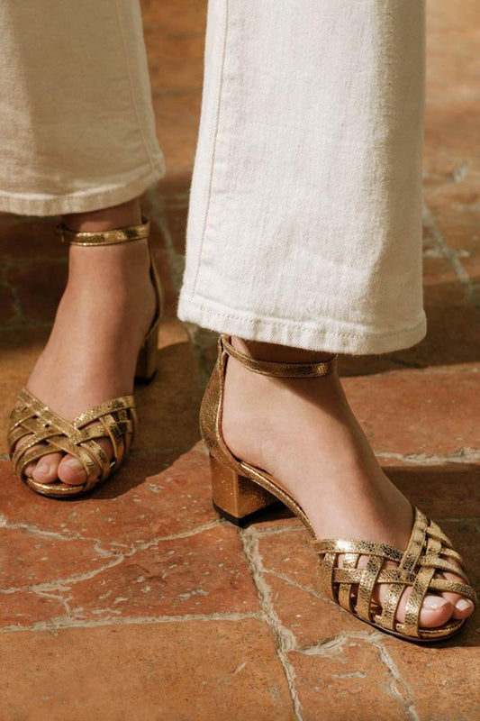 Tacones anchos peep toe trenzados Oro con tira al tobillo y hebilla