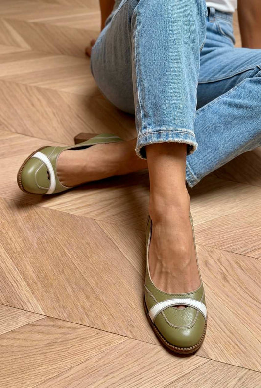 Zapatos de salón cut-out de punta redonda con tacón de bloque