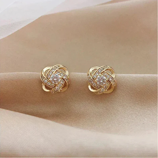 Pendientes dorados en espiral floral con cristales