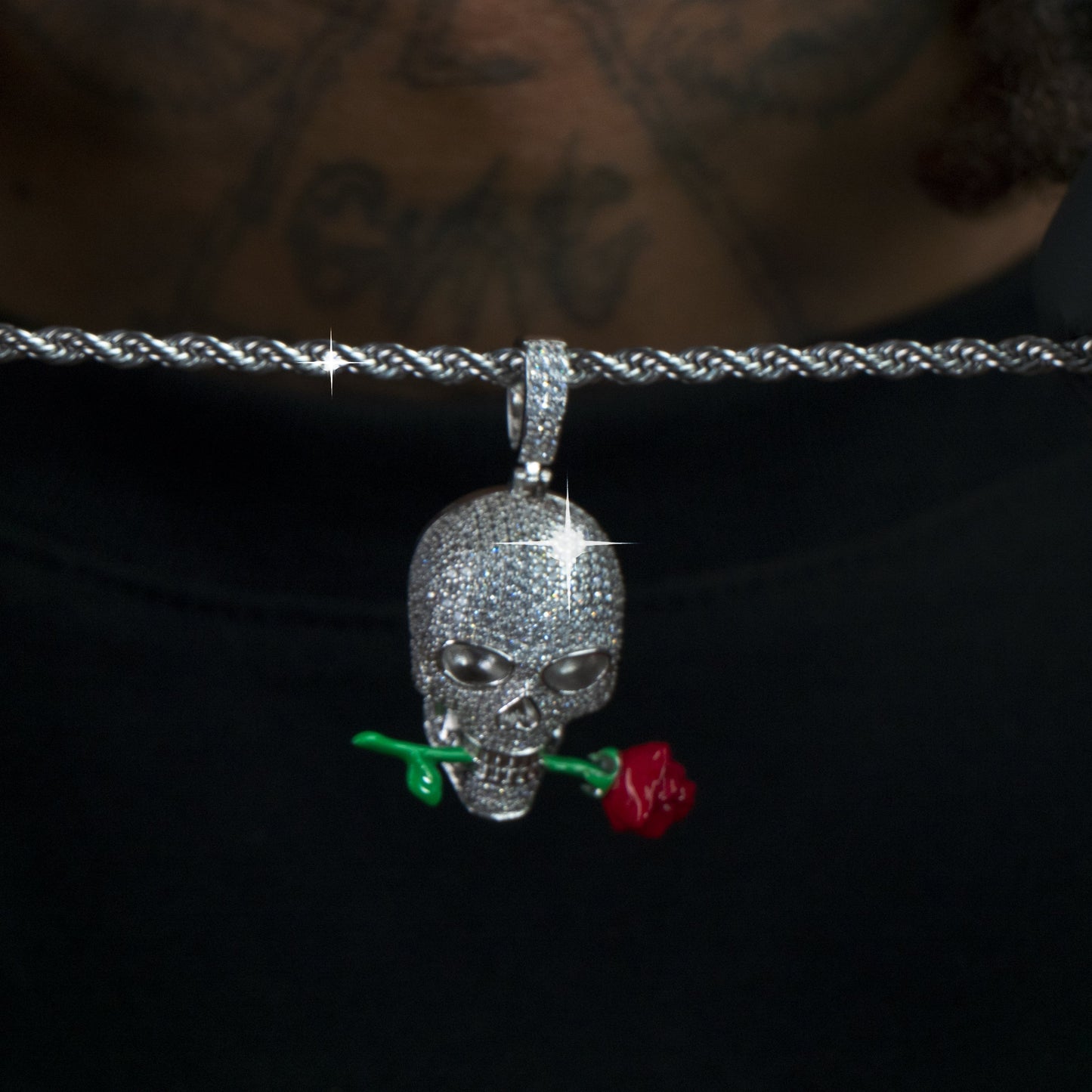 Colgante Luminoso Rose Skull Oro Blanco