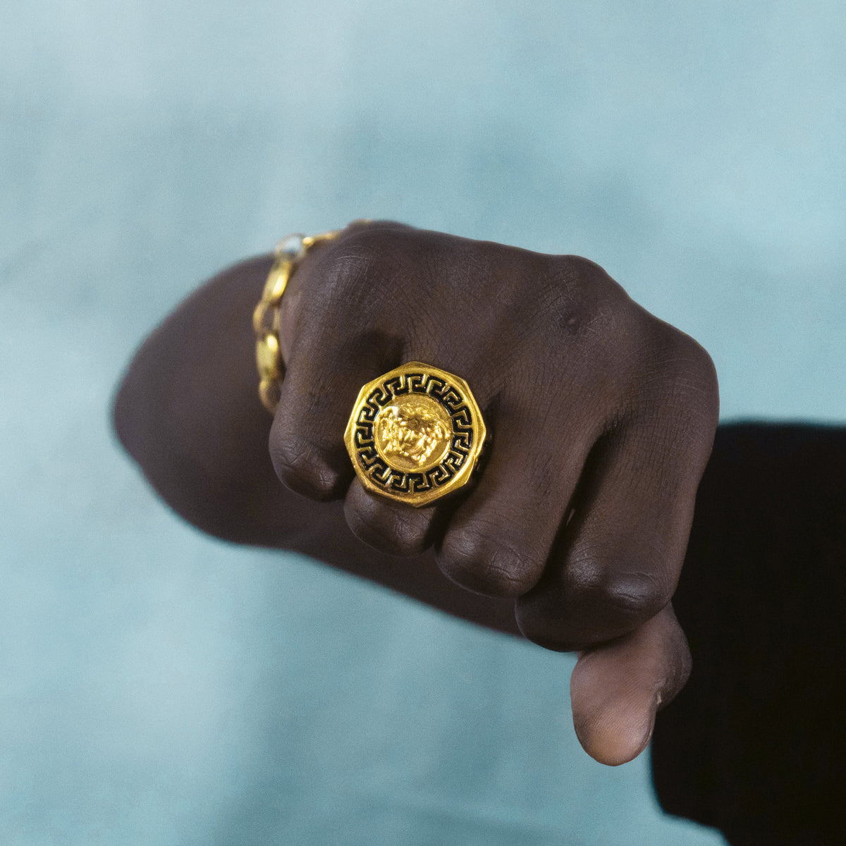 Anillo Medusa Oro 18K