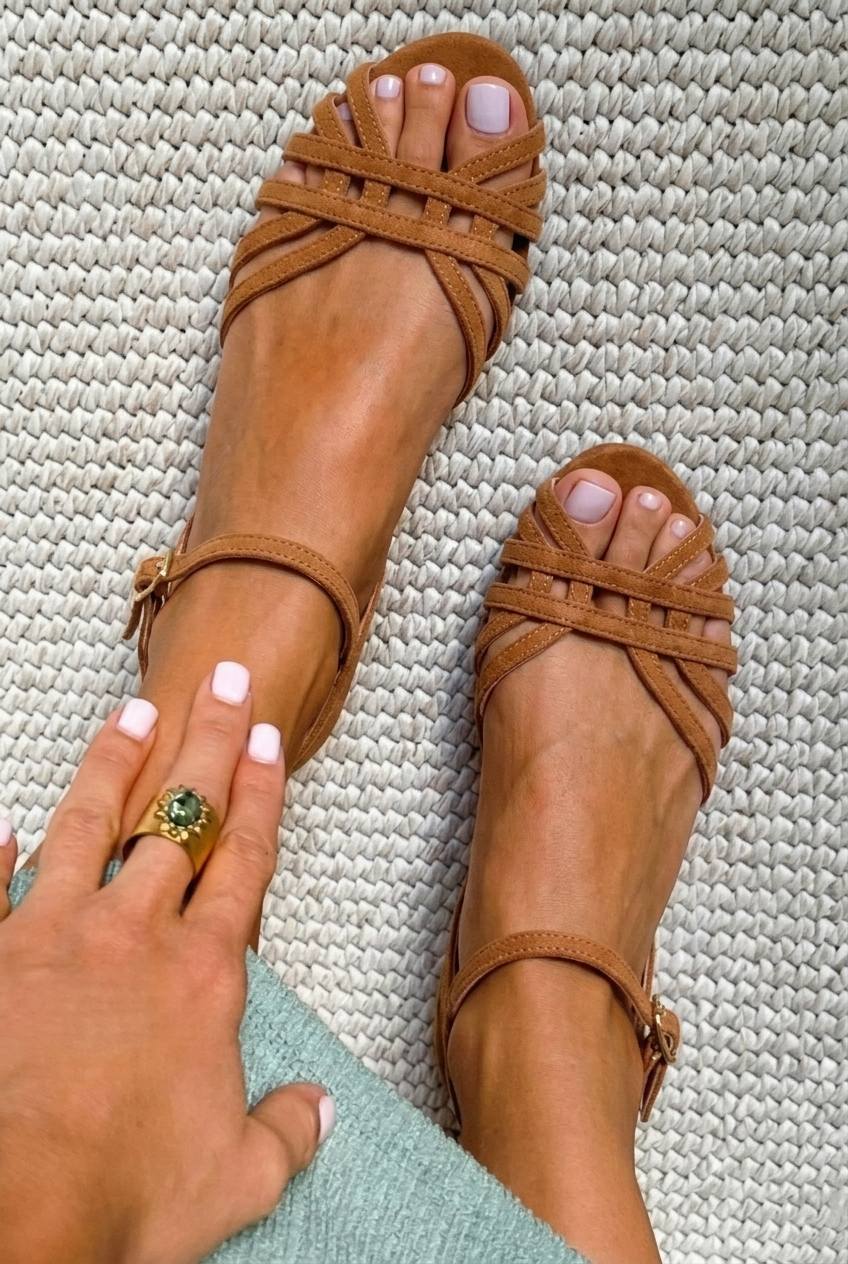 Sandalias de ante bajas Cuero con hebilla al tobillo y tiras múltiples