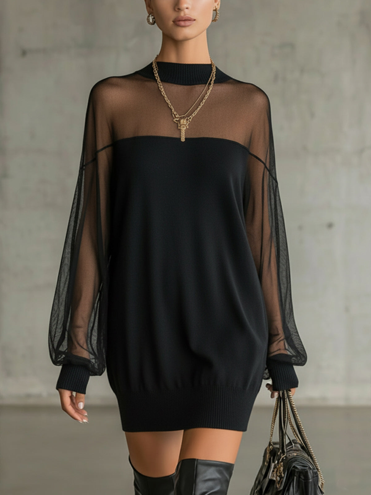 Mini Vestido Negro con Mangas de Malla Transparente y Cuello Alto
