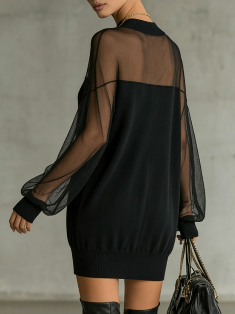 Mini Vestido Negro con Mangas de Malla Transparente y Cuello Alto