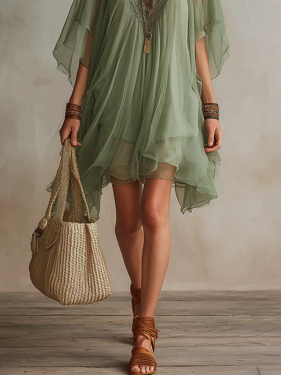 Mini vestido fluido en capas con escote en V verde