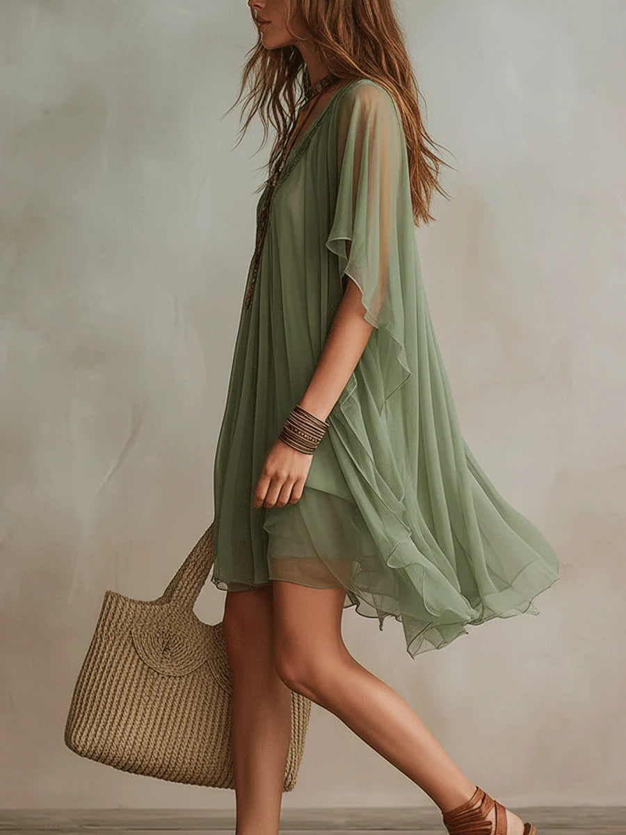 Mini vestido fluido en capas con escote en V verde