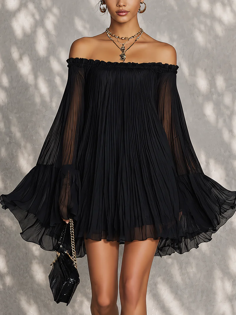 Mini Vestido Negro con Mangas Campana y Frunces