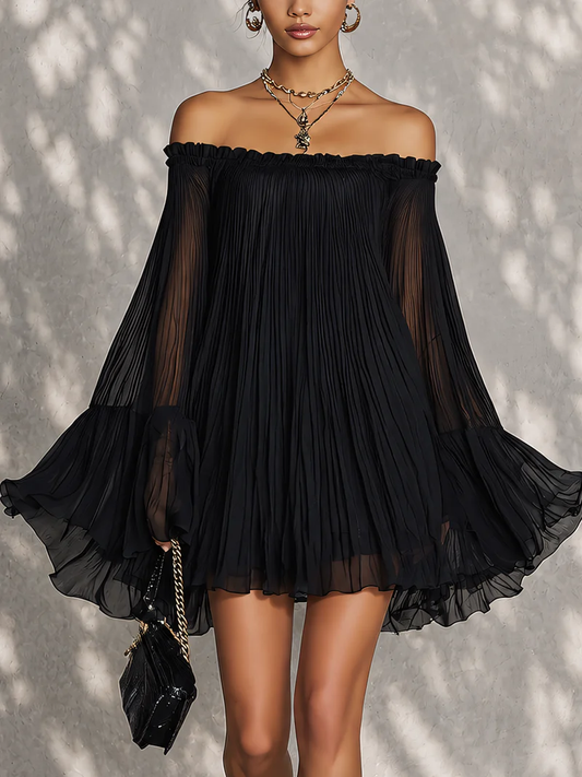 Mini Vestido Negro con Mangas Campana y Frunces
