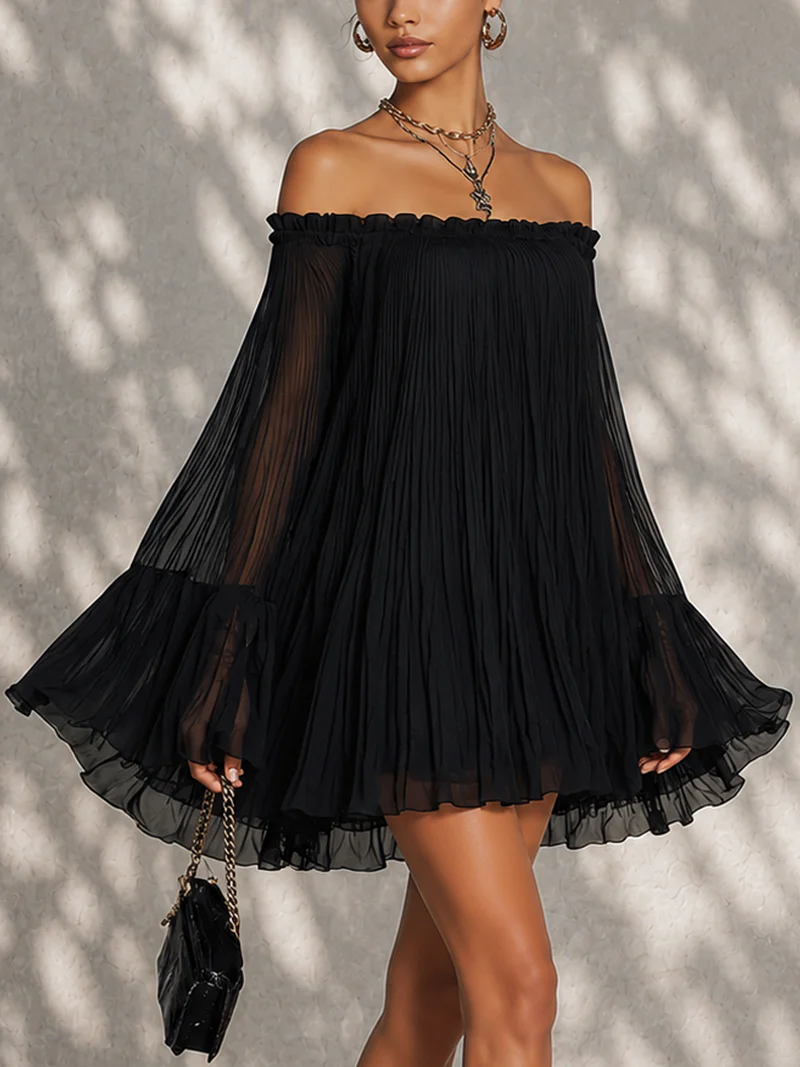 Mini Vestido Negro con Mangas Campana y Frunces