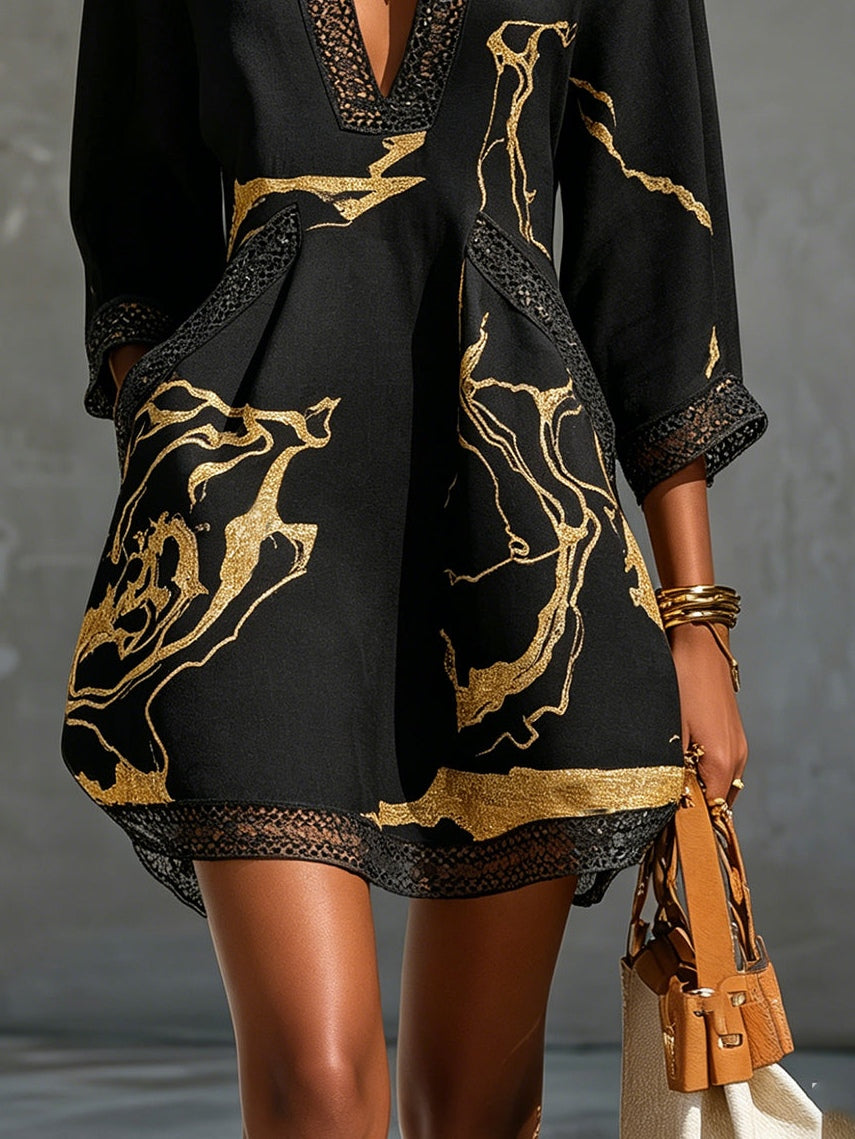 Mini Vestido con Escote en V Estampado Negro Oro