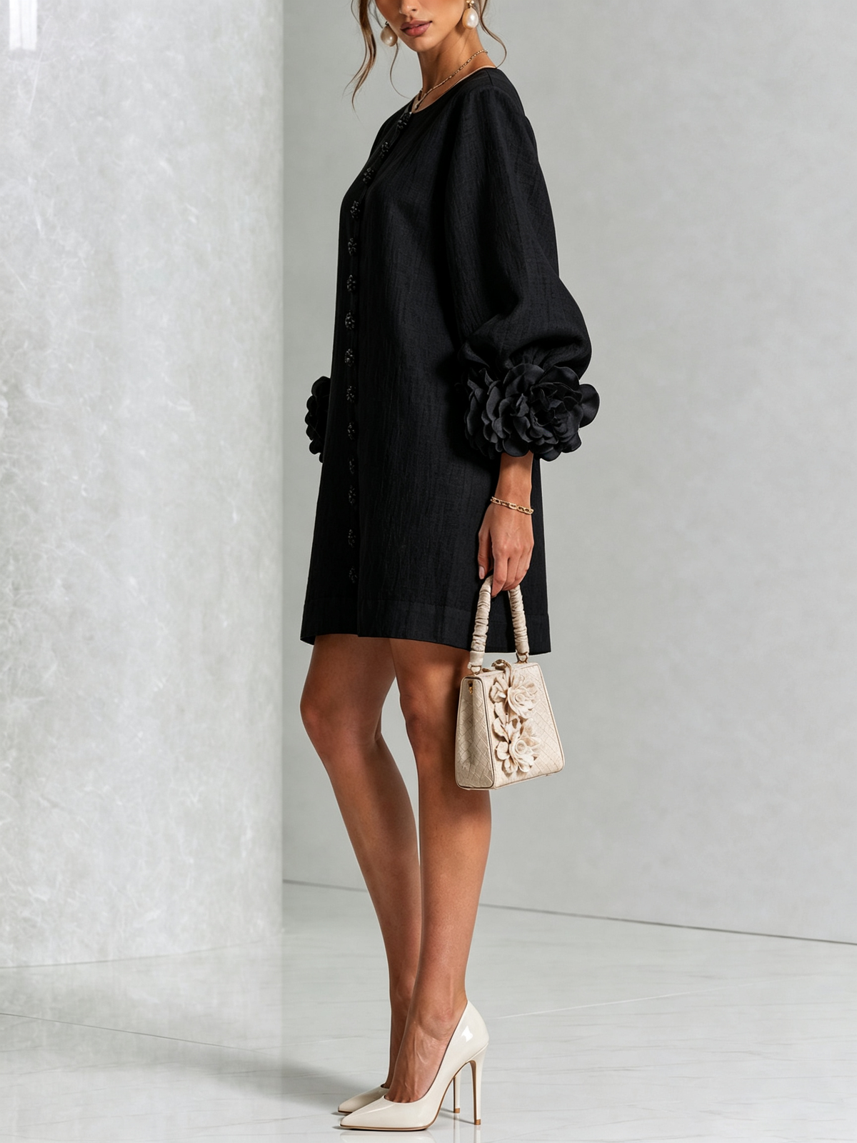 Cecilia | Vestido Mini de Lino Mezclado con Puños de Rosa, Negro