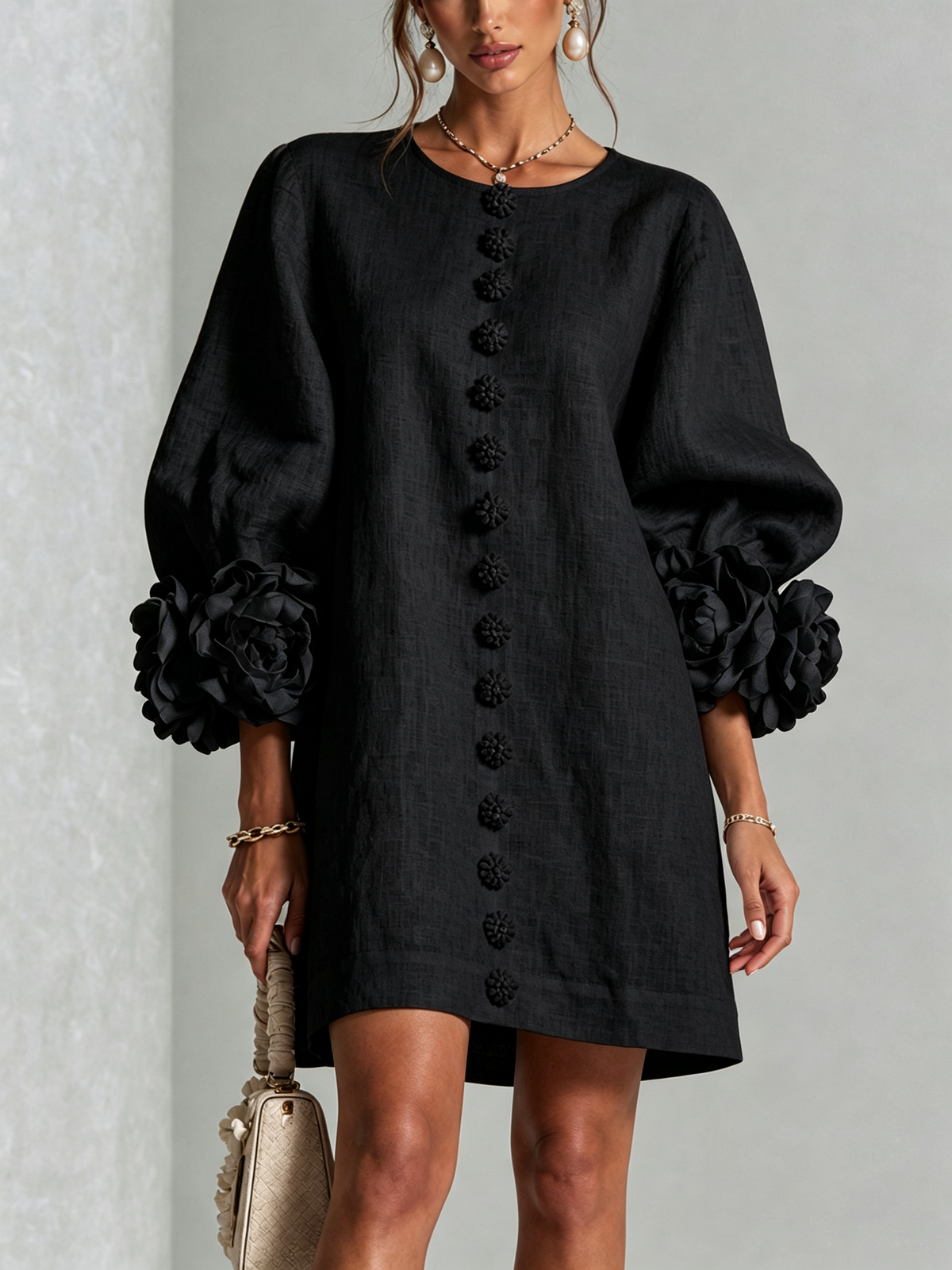 Cecilia | Vestido Mini de Lino Mezclado con Puños de Rosa, Negro