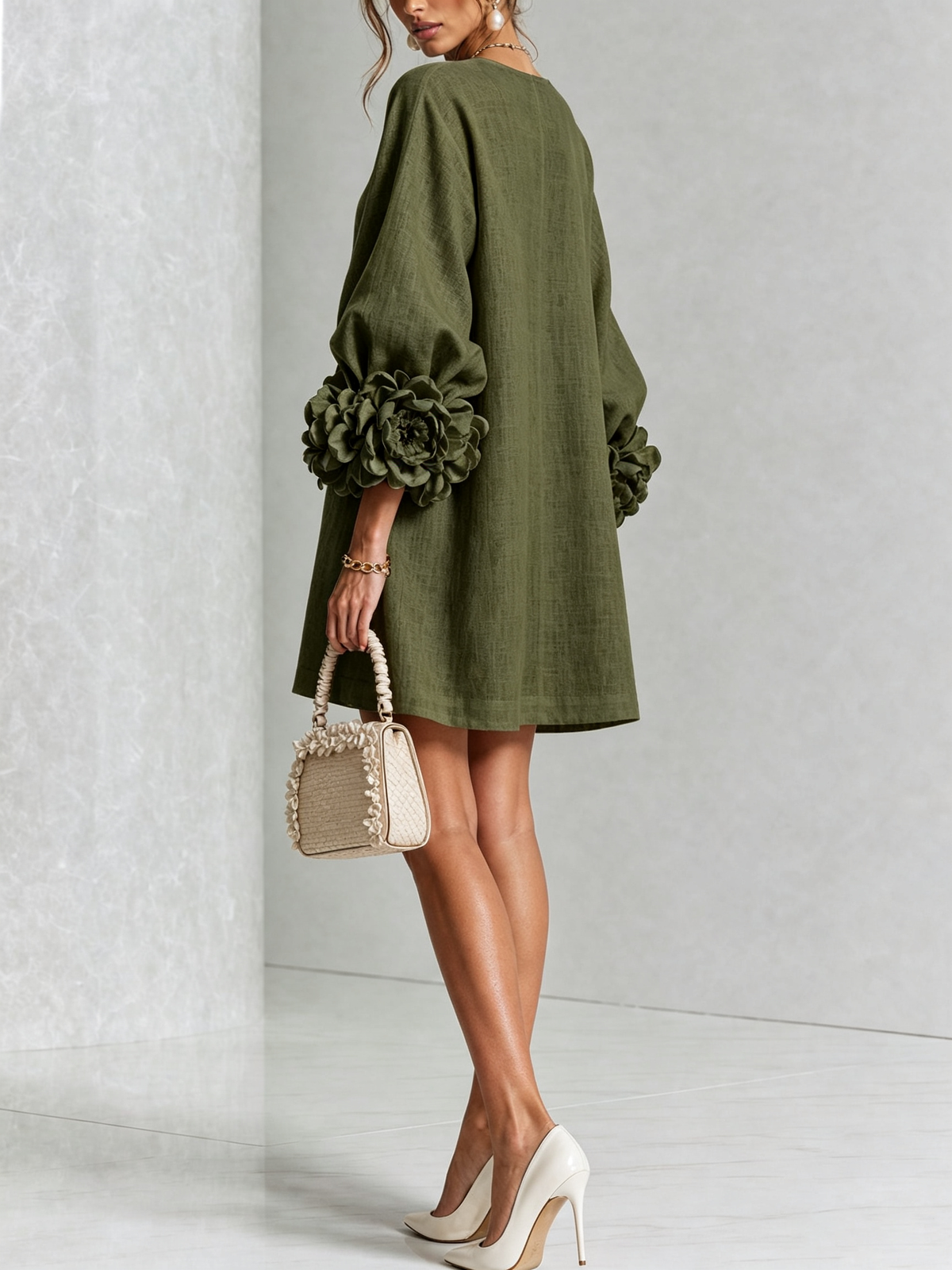 Gaia | Vestido Mini de Lino Mezclado con Puños de Rosa, Verde Oliva