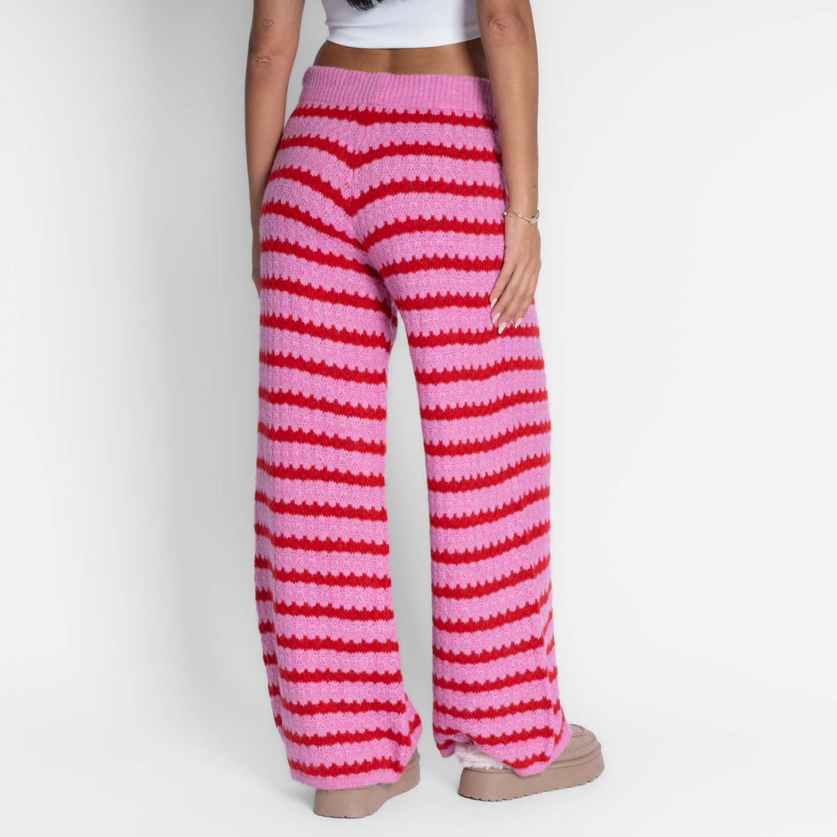 Pantalón ancho de punto a rayas