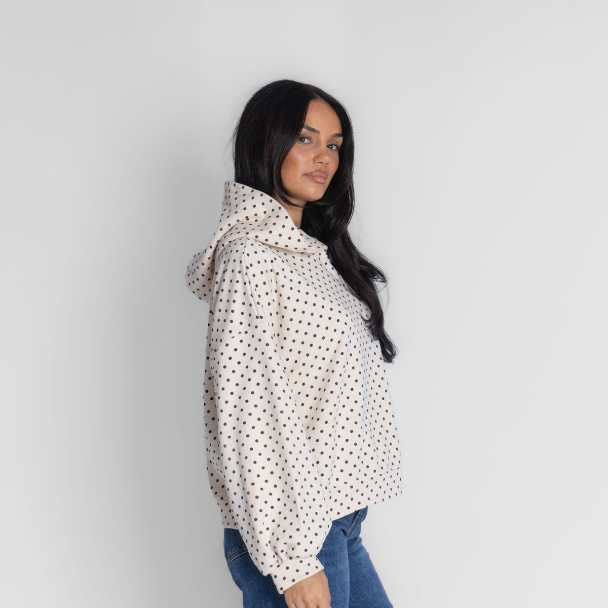 Sudadera de lunares con capucha