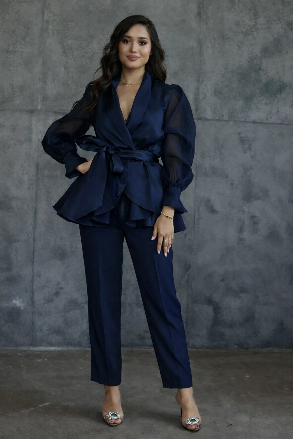 Madison | Conjunto de blusa cruzada y pantalón · foto 1