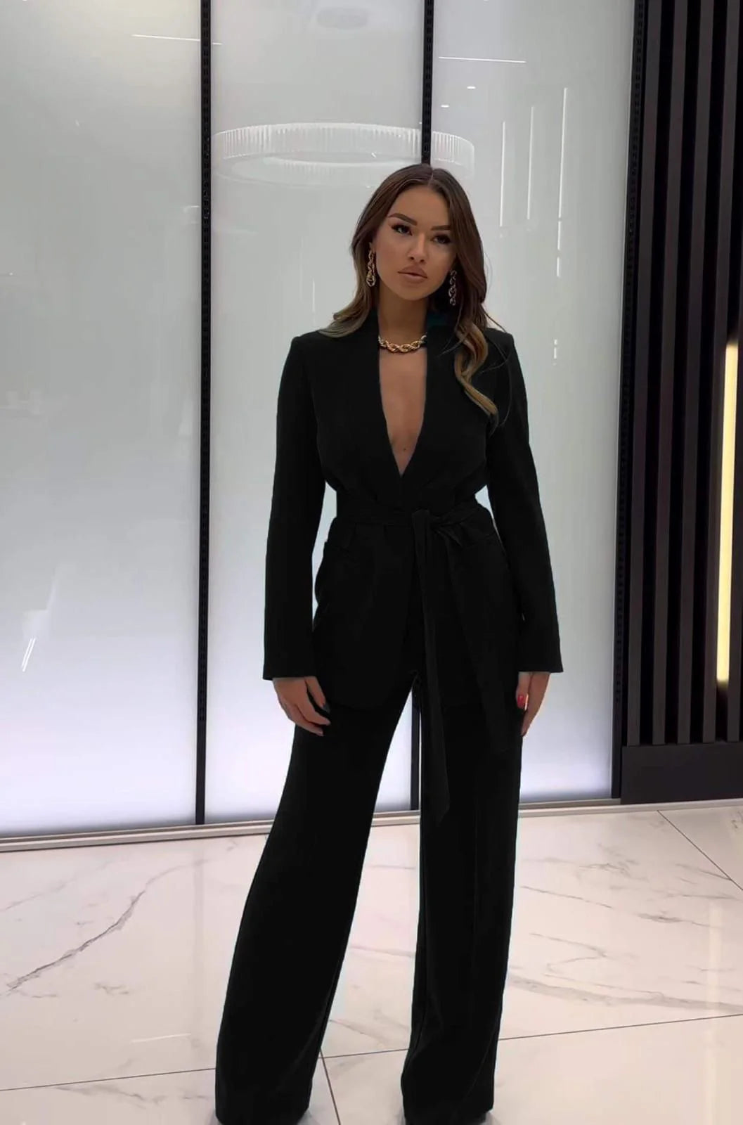 Comodity | Conjunto de chaqueta con cinturón y pantalón · foto 3