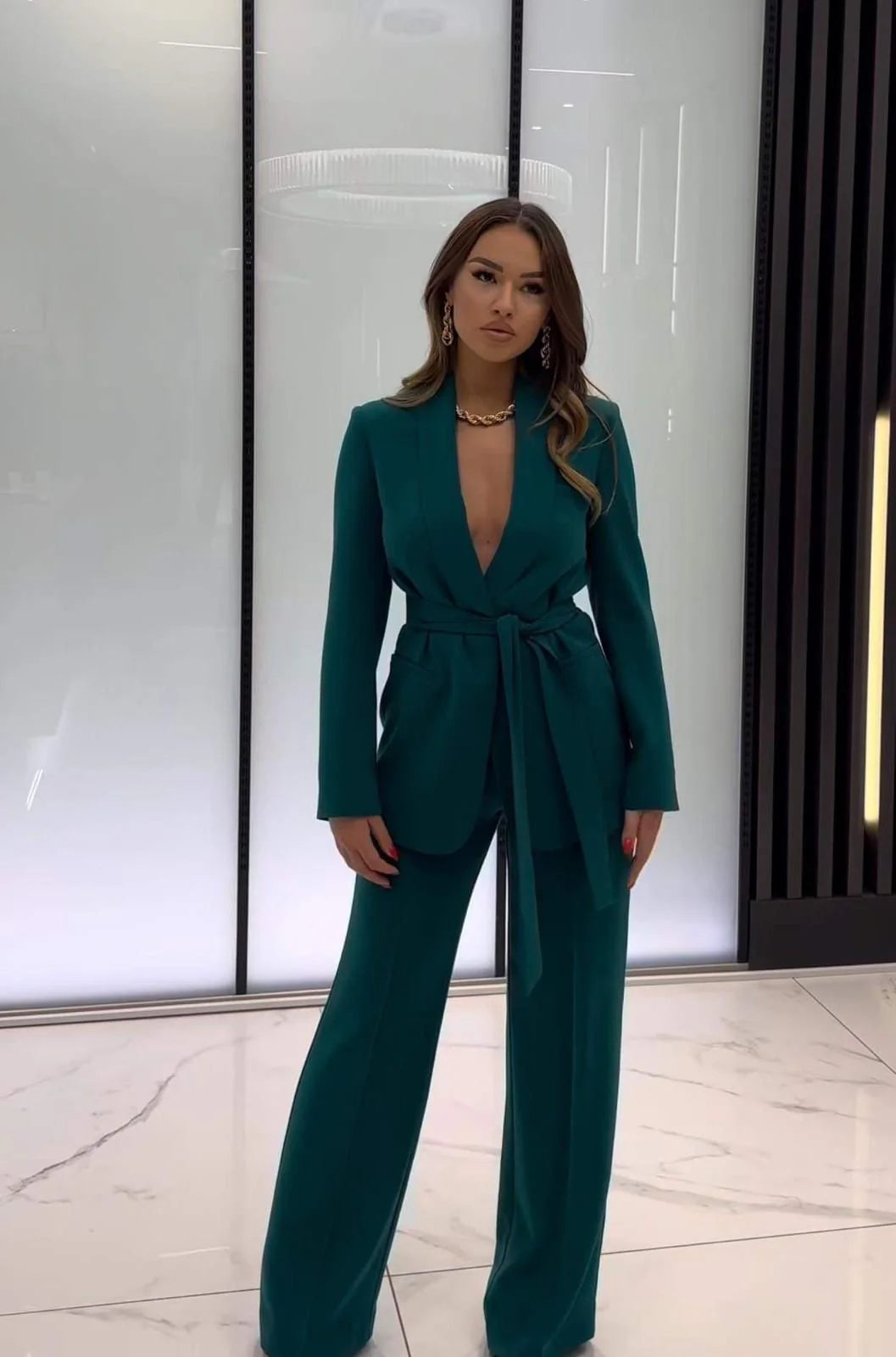 Comodity | Conjunto de chaqueta con cinturón y pantalón · foto 4