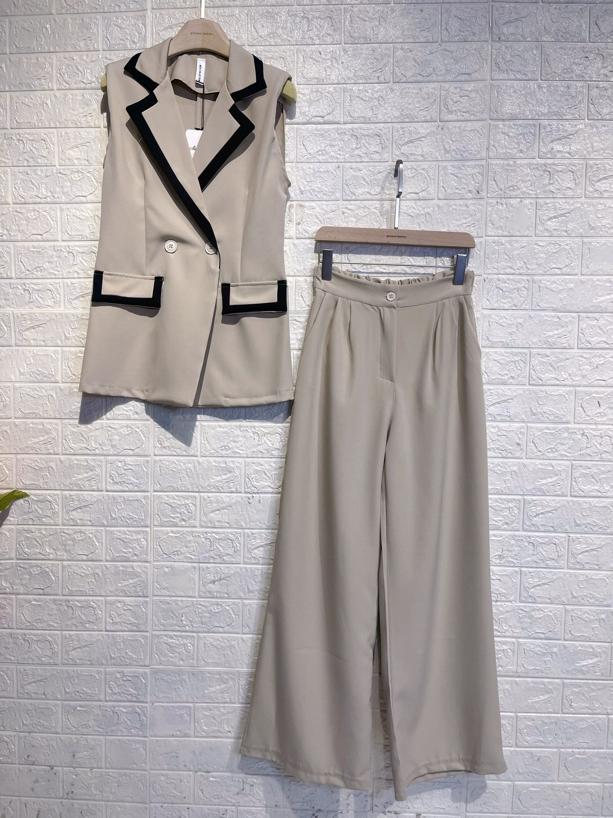 Lady | Conjunto de chaleco y pantalón · foto 4