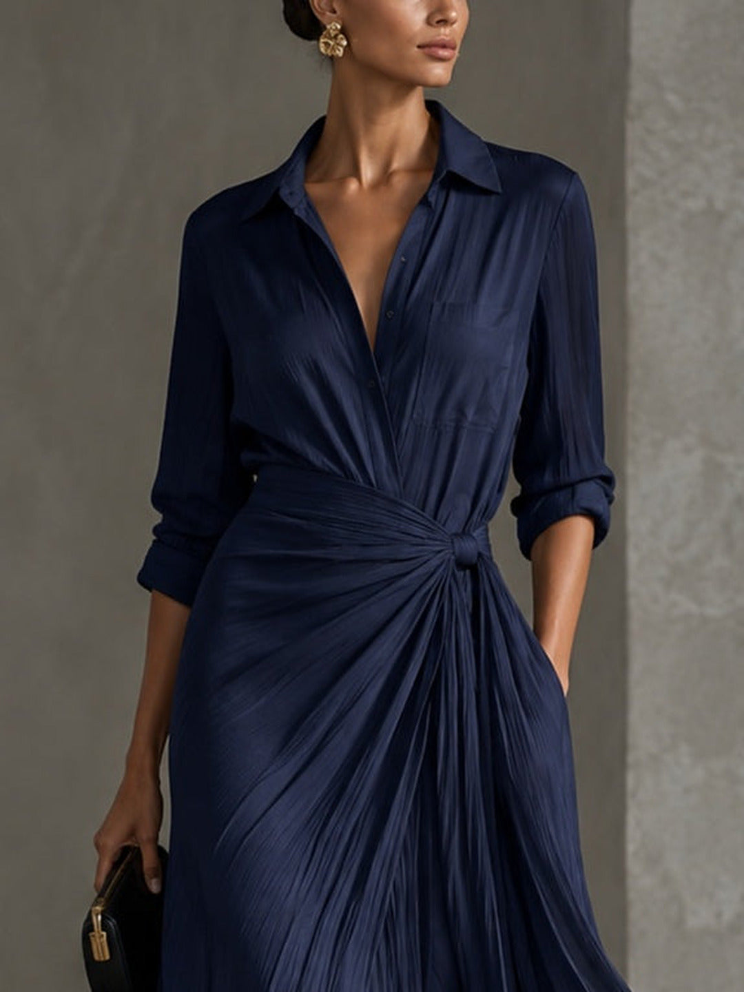 Allegra | Vestido camisero largo con nudo en la cintura, azul marino · fotografía 3
