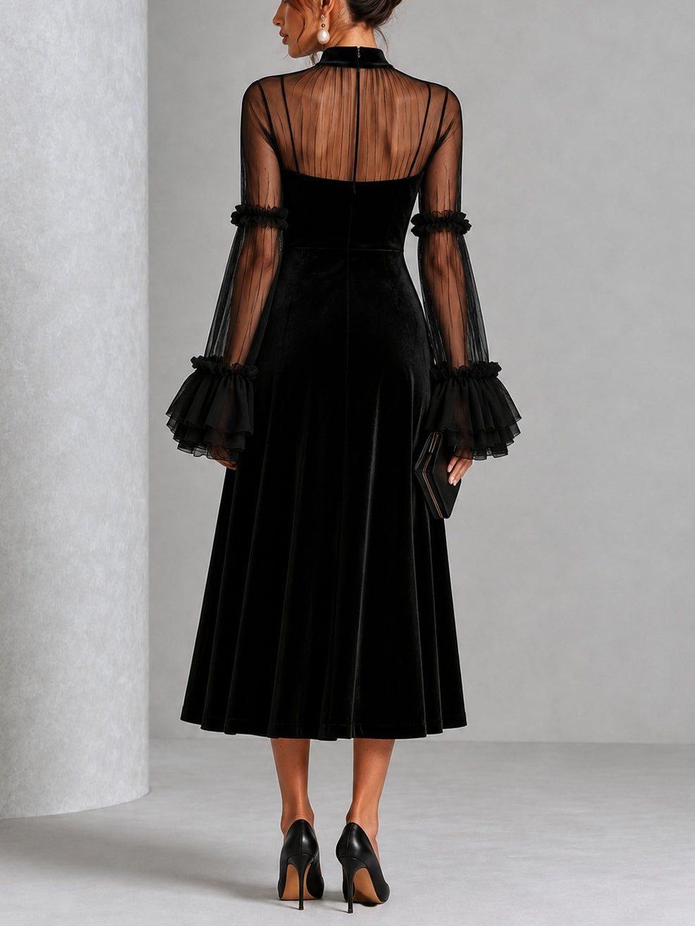 Berenice | Vestido midi de terciopelo con mangas de tul, negro · fotografía 2