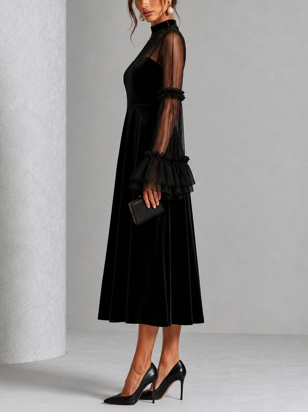 Berenice | Vestido midi de terciopelo con mangas de tul, negro · fotografía 3