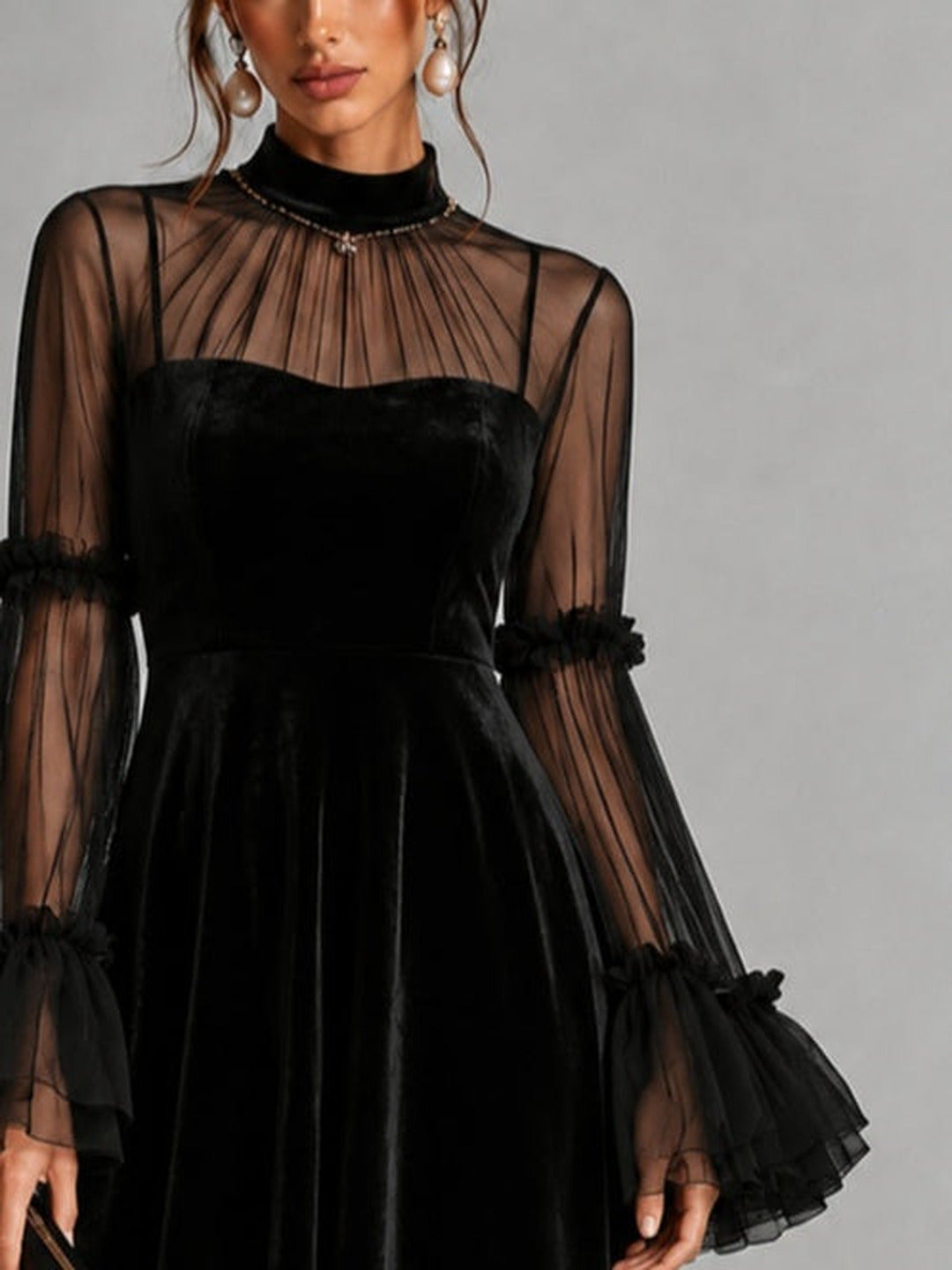 Berenice | Vestido midi de terciopelo con mangas de tul, negro · fotografía 5
