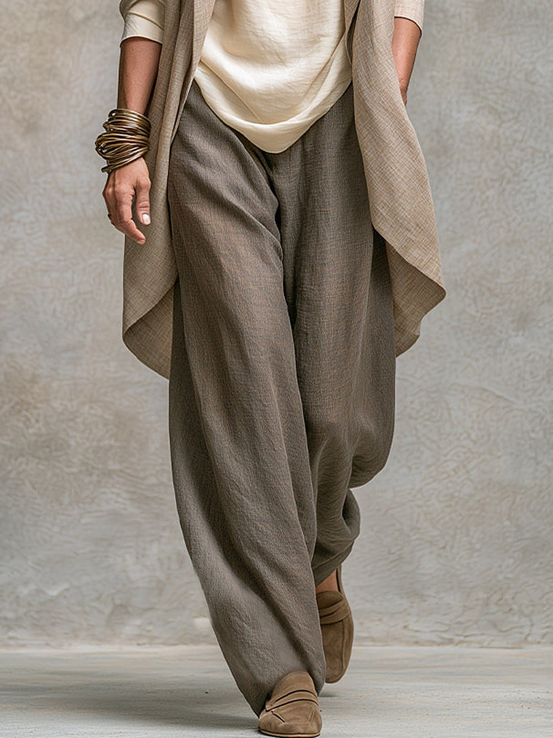 Flaminia | Conjunto de tres piezas con pantalón palazzo, beige y gris · fotografía 5