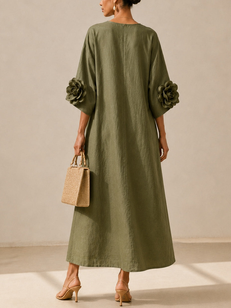 Floriana | Vestido midi con flores aplicadas en las mangas, verde oliva · fotografía 3