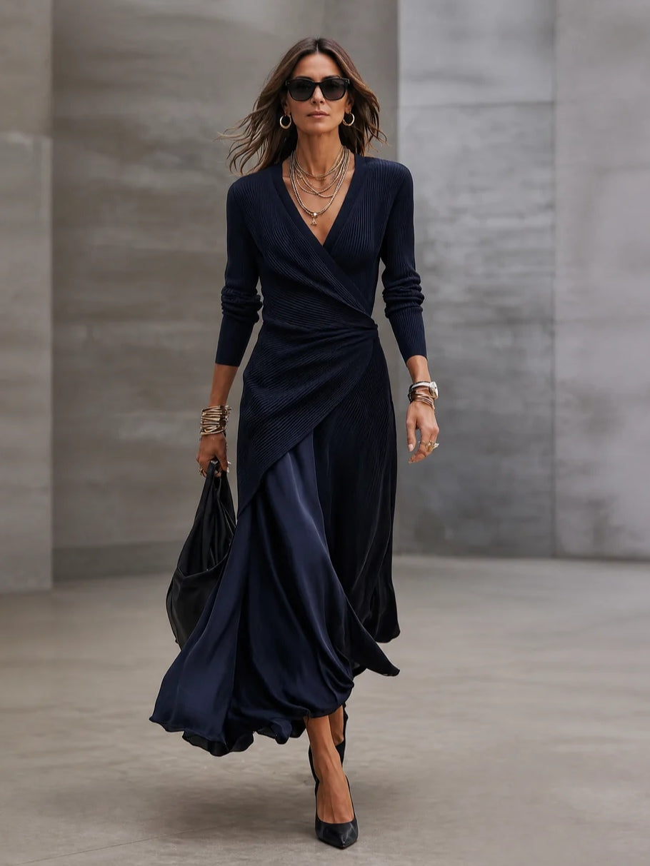 Tamara | Vestido largo cruzado con falda de satén, azul marino · fotografía 4
