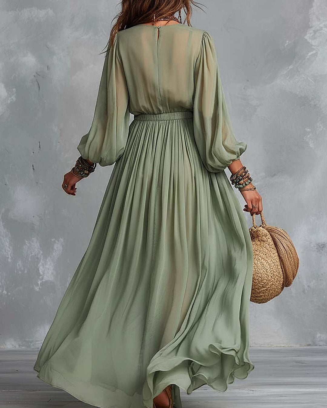 Elodia | Vestido largo con bordados florales, verde salvia · foto 2
