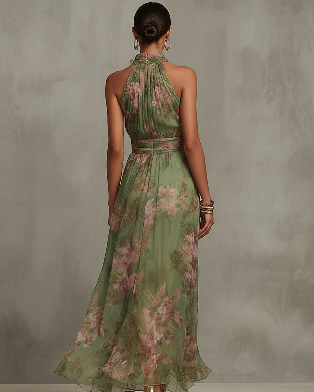 Fiorina | Vestido largo floral con cuello halter, verde · foto 2