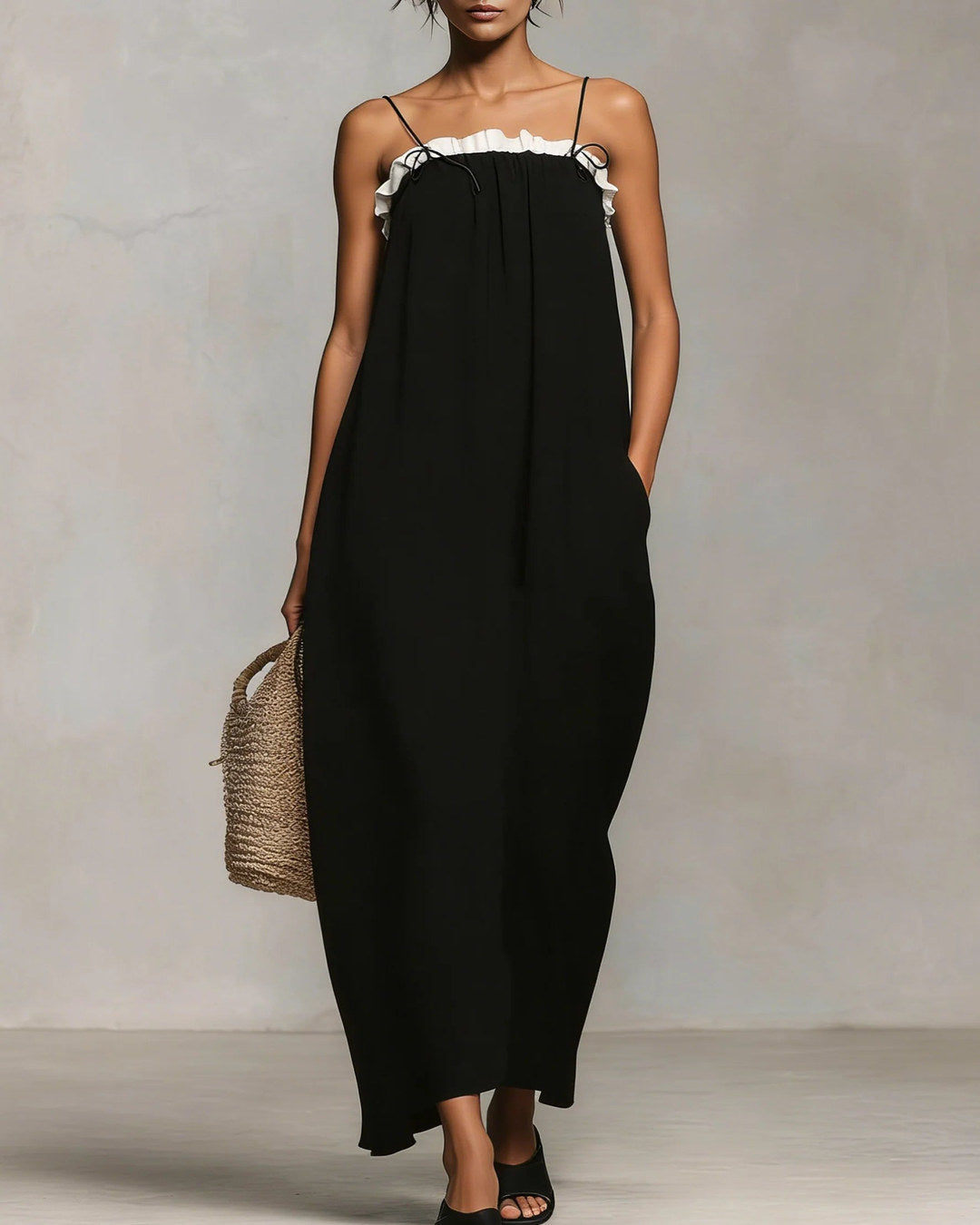 Mirta | Vestido largo evasé con volante blanco, negro · foto 1