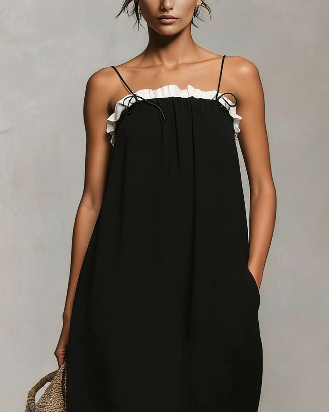 Mirta | Vestido largo evasé con volante blanco, negro · foto 2