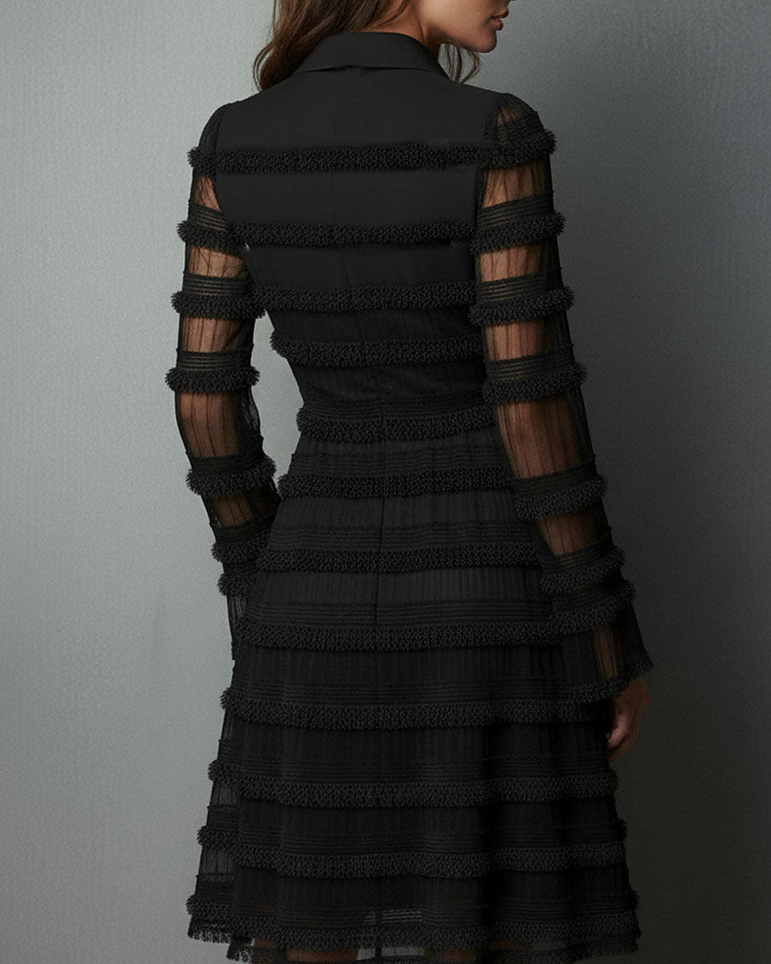Rosalia | Minivestido con escote en V y volantes con flecos, negro · foto 5