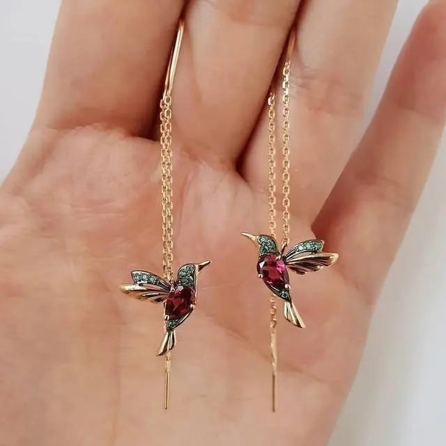 Pendientes de hilo con colibrí dorado y cristales