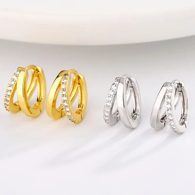 Pendientes con Doble Aro Dorado y Brillantes