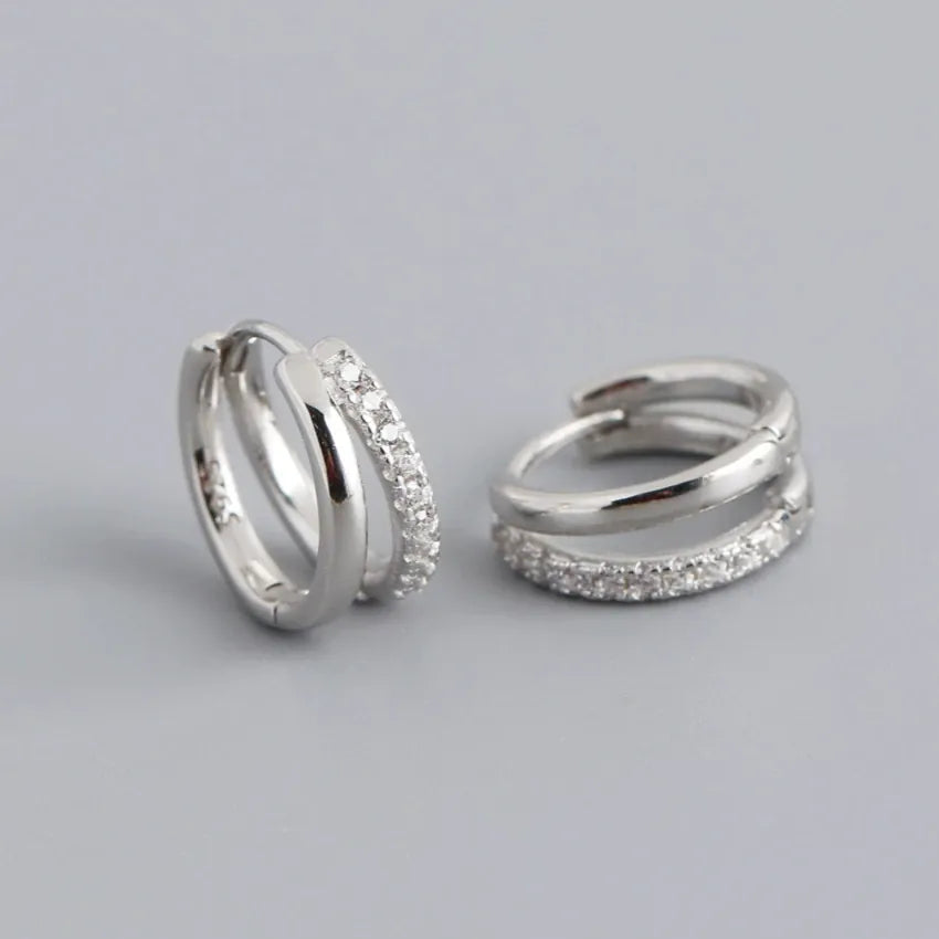 Pendientes con Doble Aro Dorado y Brillantes