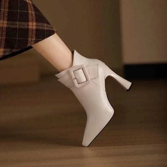 Sofía | Botines de punta con tacón y hebilla