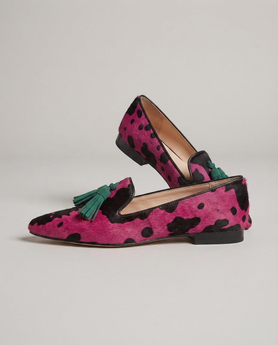 Mocasín Ginevra — Vaca fucsia con borlas verdes