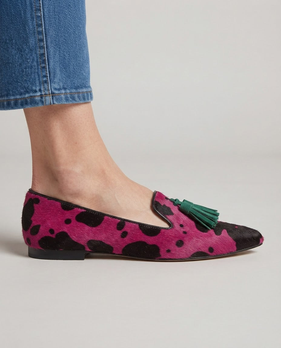 Mocasín Ginevra — Vaca fucsia con borlas verdes