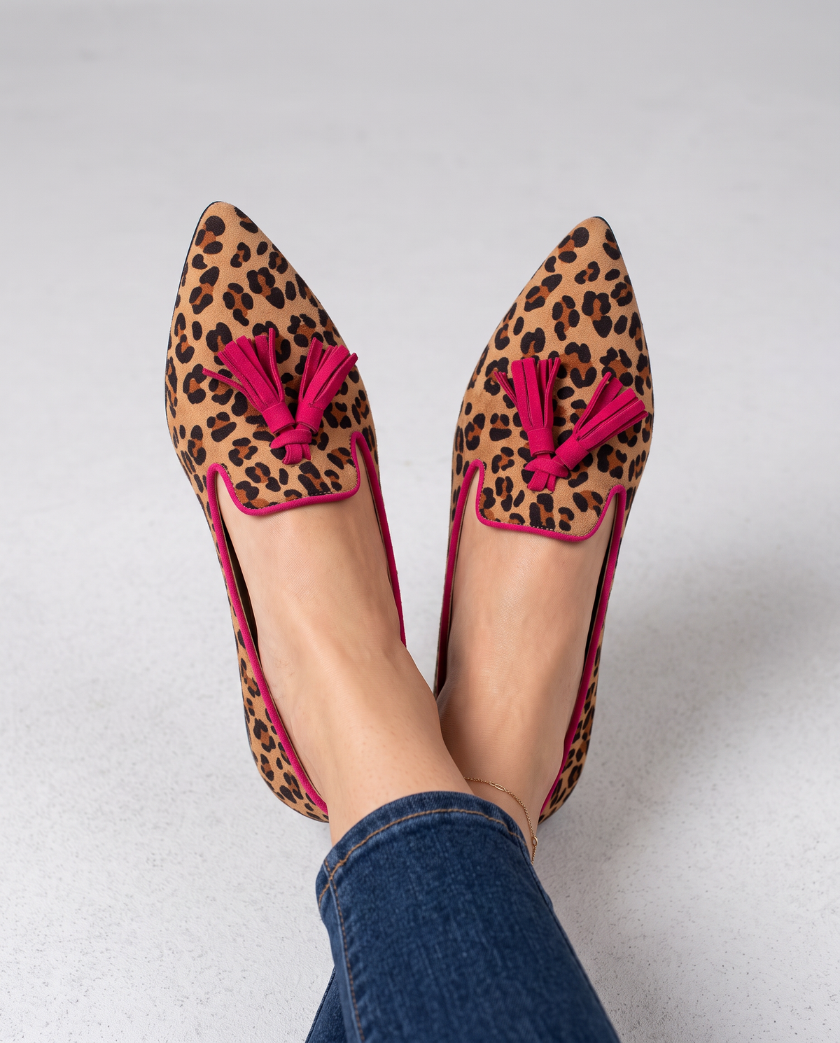 Mocasín Ginevra — Efecto ante de leopardo con borlas fucsias