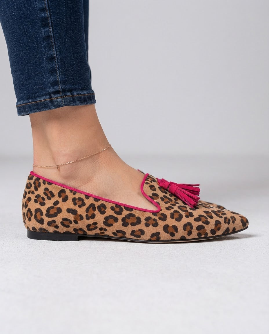 Mocasín Ginevra — Efecto ante de leopardo con borlas fucsias
