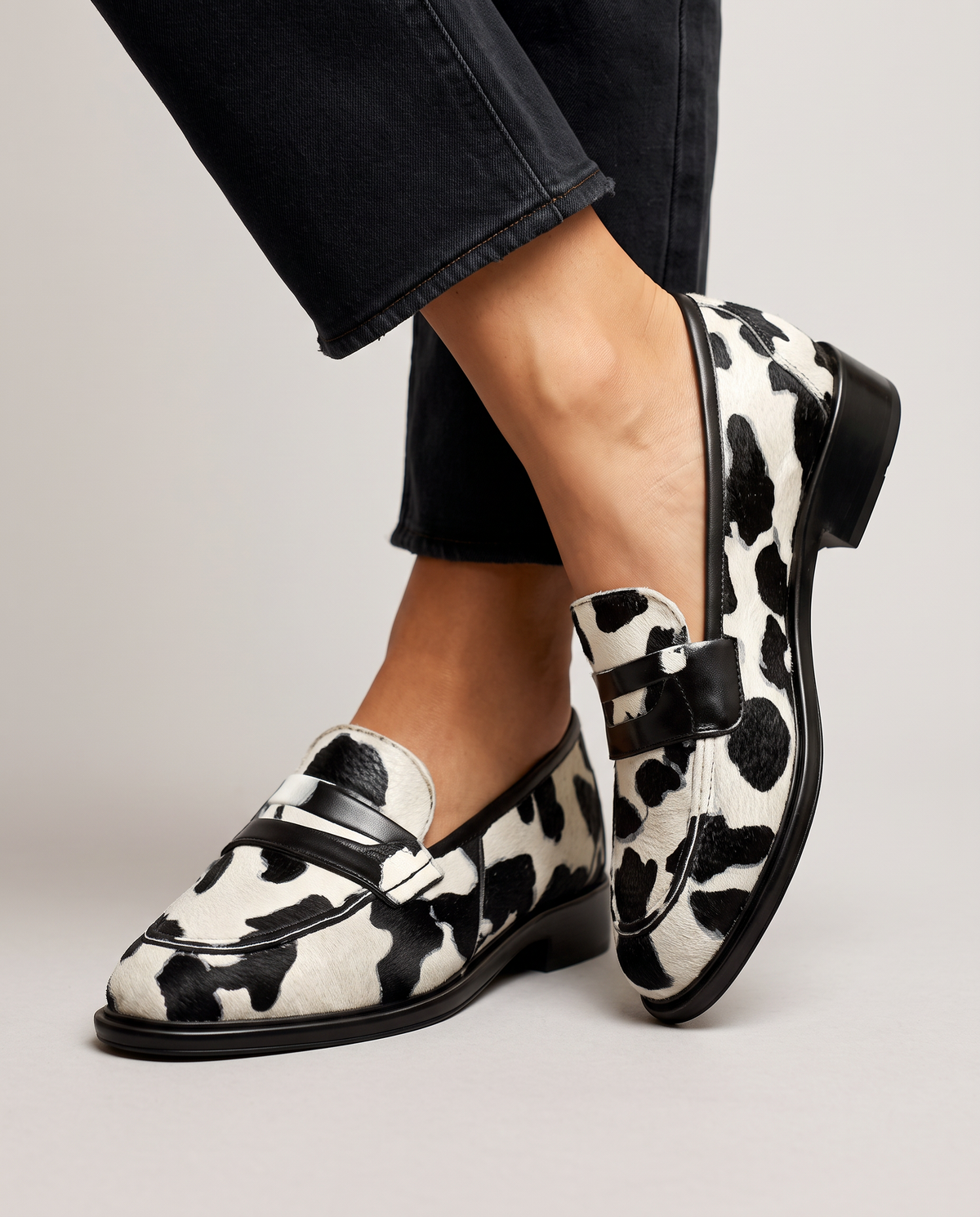 Mocasín Nives — Estampado de vaca con antifaz
