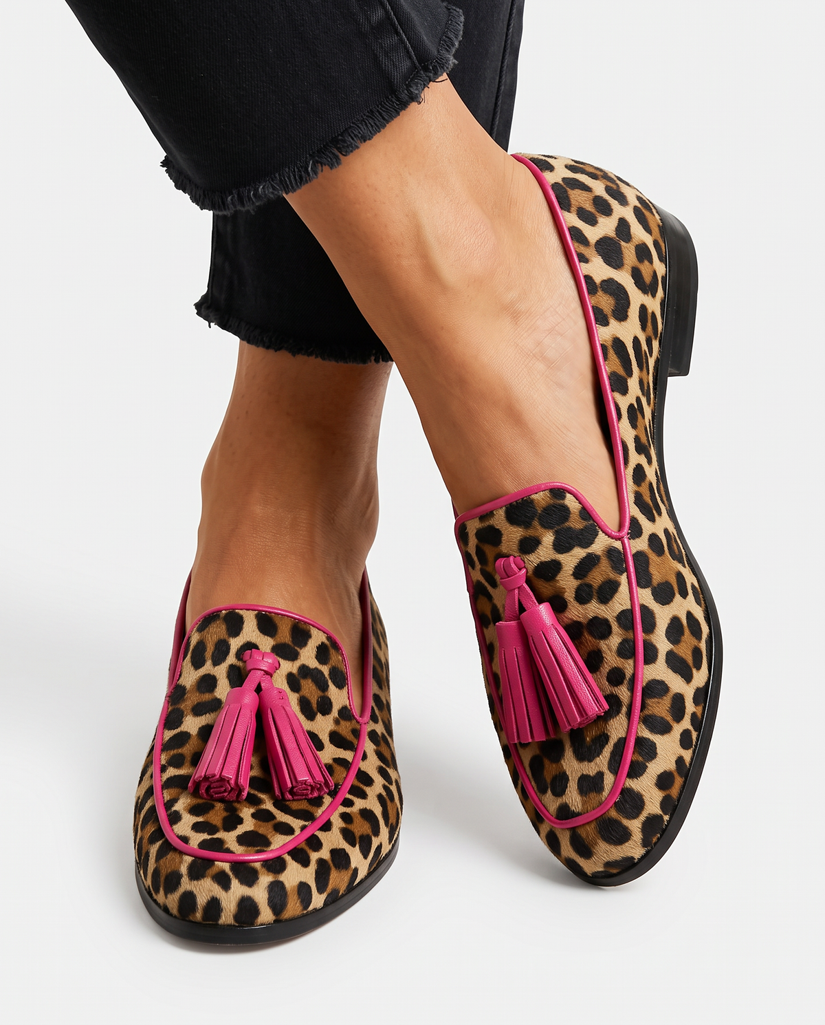 Mocasín Fiamma — Leopardo con ribetes y borlas fucsias