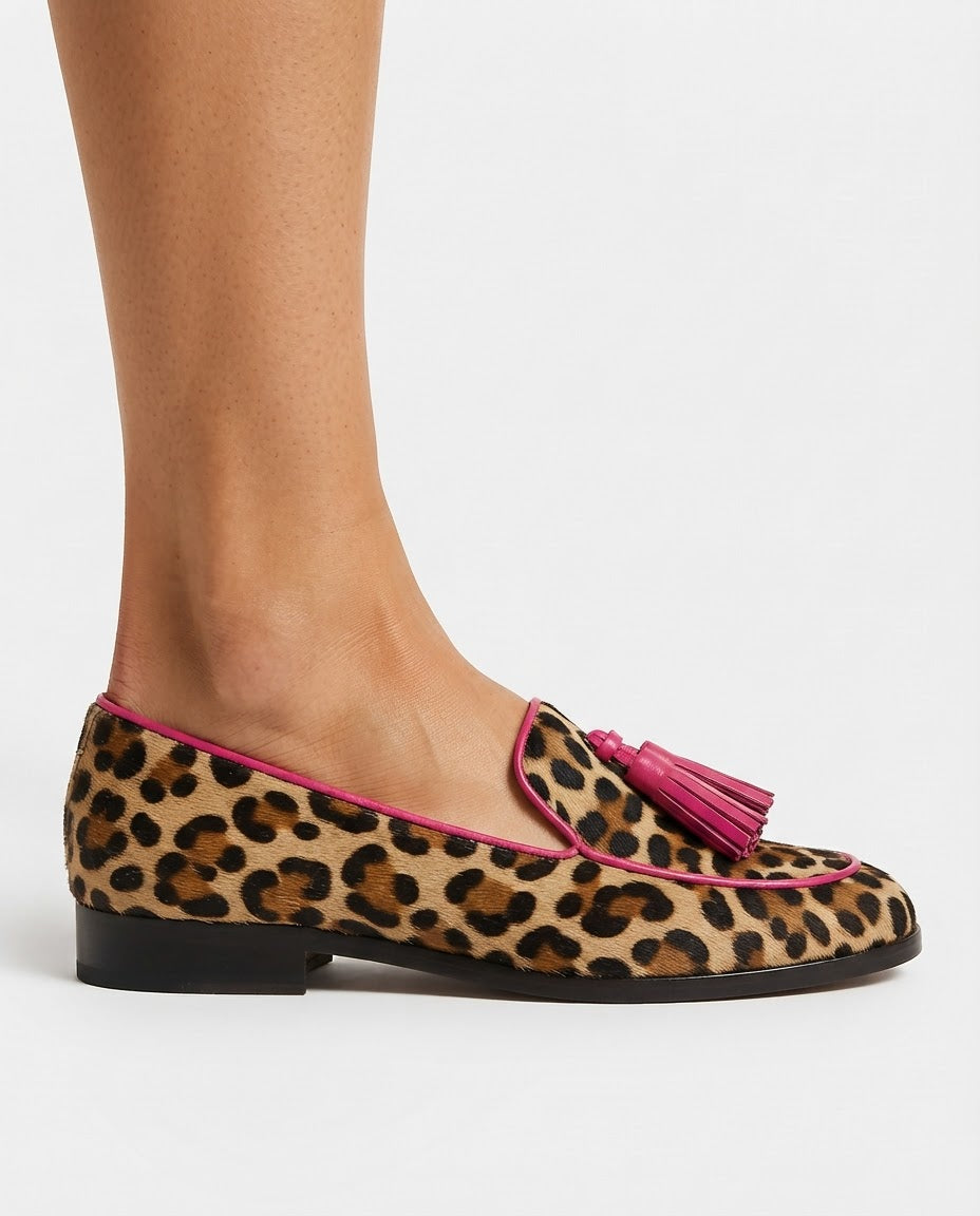 Mocasín Fiamma — Leopardo con ribetes y borlas fucsias