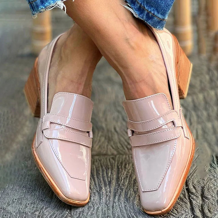 Mocasines brillantes con tacón ancho
